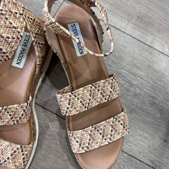 STEVE MADDEN • Beige Tone Ankle Strap Wedge Sandal • sz 7 - Picture 7 of 8